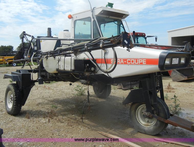 image for item D4401 1993 Melroe SpraCoupe 220 self propelled sprayer