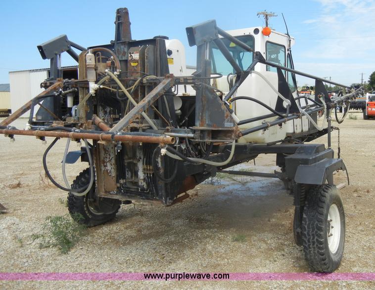 image for item D4401 1993 Melroe SpraCoupe 220 self propelled sprayer
