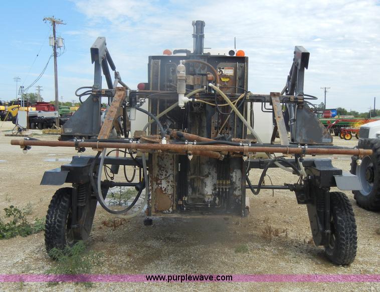 image for item D4401 1993 Melroe SpraCoupe 220 self propelled sprayer