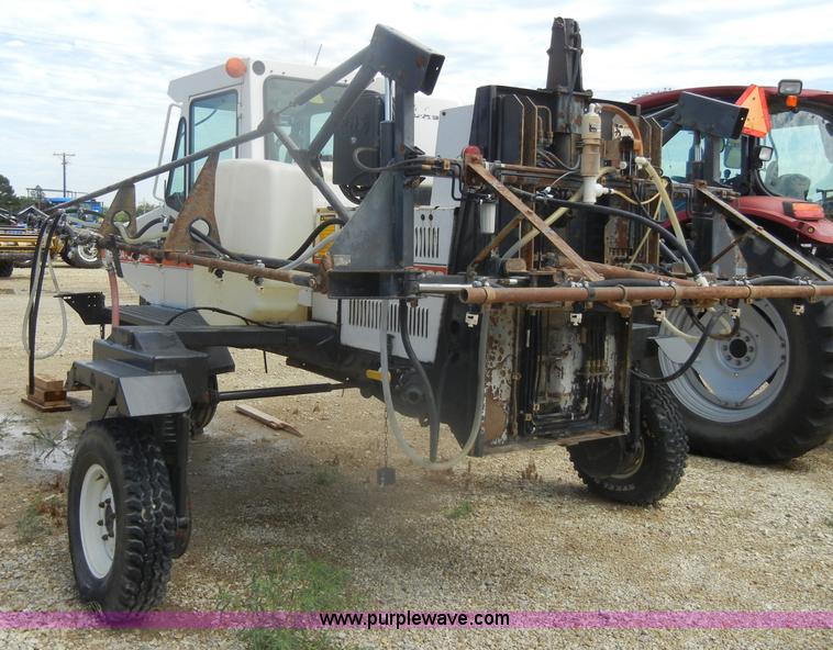 image for item D4401 1993 Melroe SpraCoupe 220 self propelled sprayer