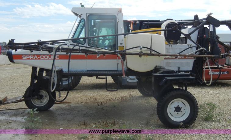 image for item D4401 1993 Melroe SpraCoupe 220 self propelled sprayer