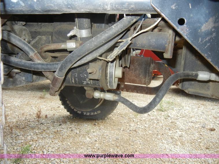 image for item D4401 1993 Melroe SpraCoupe 220 self propelled sprayer