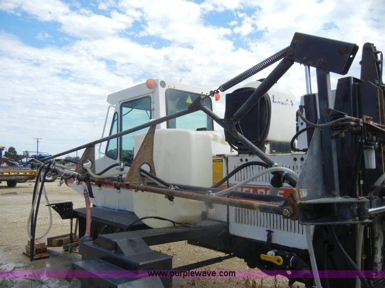 image for item D4401 1993 Melroe SpraCoupe 220 self propelled sprayer