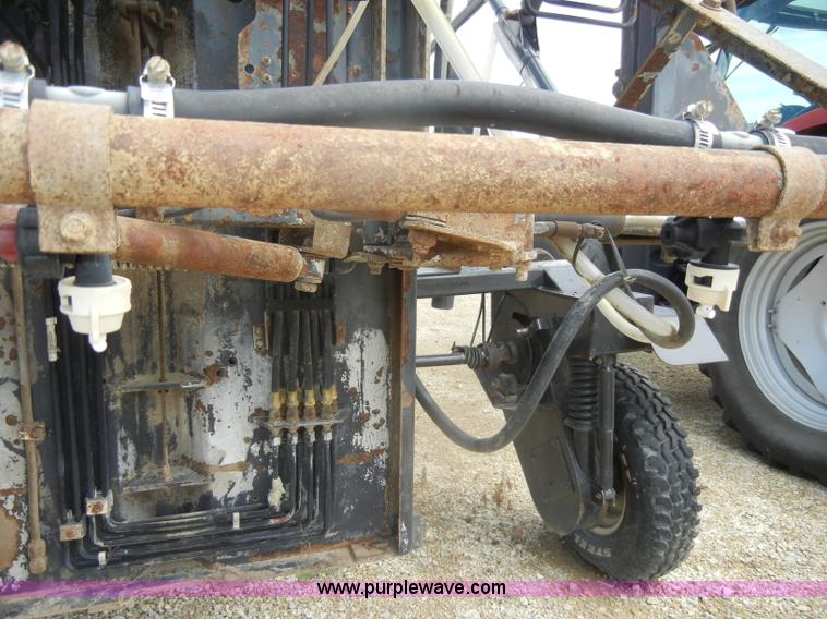 image for item D4401 1993 Melroe SpraCoupe 220 self propelled sprayer