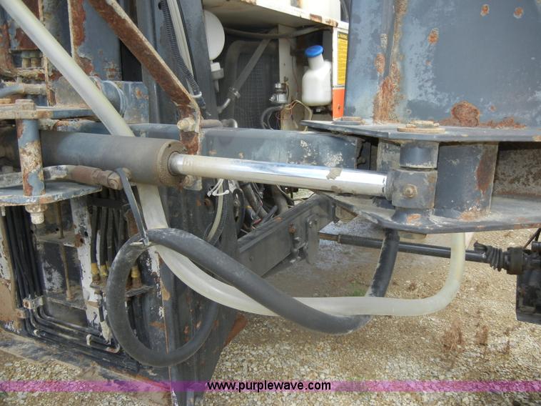 image for item D4401 1993 Melroe SpraCoupe 220 self propelled sprayer