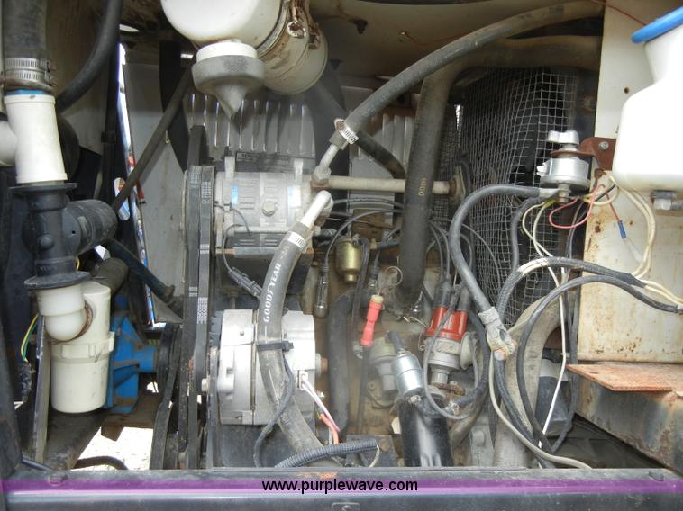 image for item D4401 1993 Melroe SpraCoupe 220 self propelled sprayer