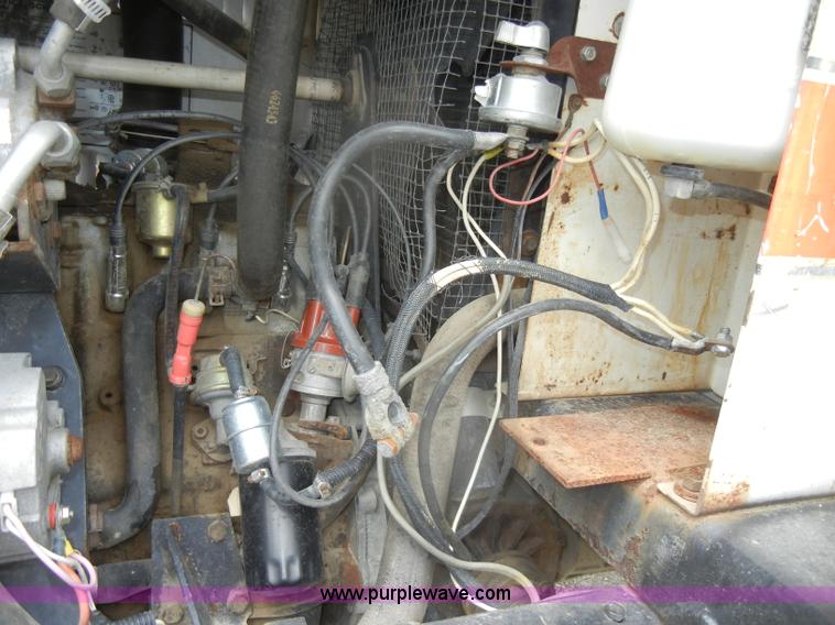 image for item D4401 1993 Melroe SpraCoupe 220 self propelled sprayer