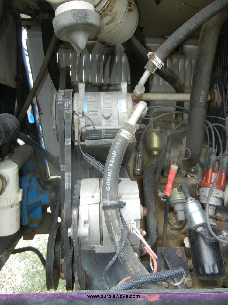 image for item D4401 1993 Melroe SpraCoupe 220 self propelled sprayer