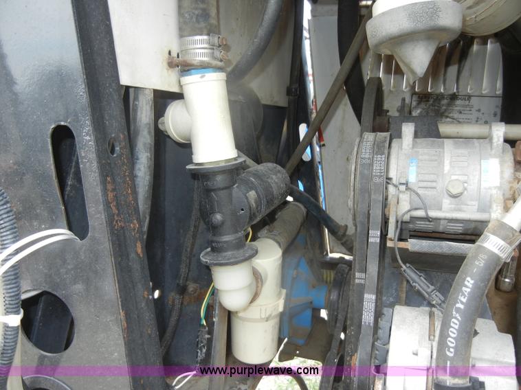 image for item D4401 1993 Melroe SpraCoupe 220 self propelled sprayer