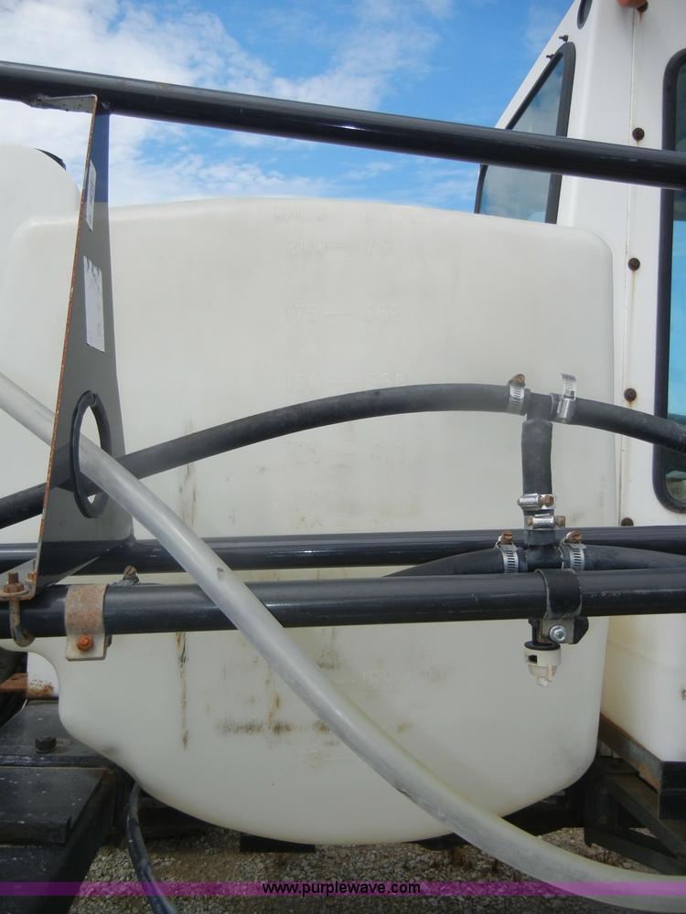 image for item D4401 1993 Melroe SpraCoupe 220 self propelled sprayer