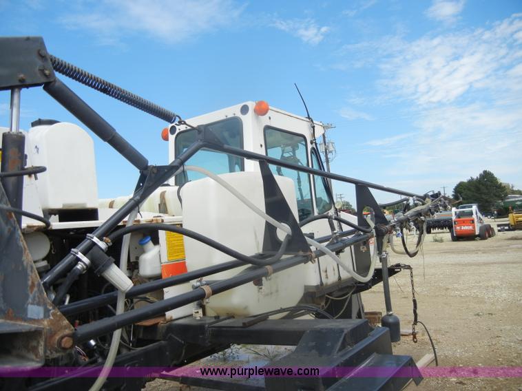 image for item D4401 1993 Melroe SpraCoupe 220 self propelled sprayer