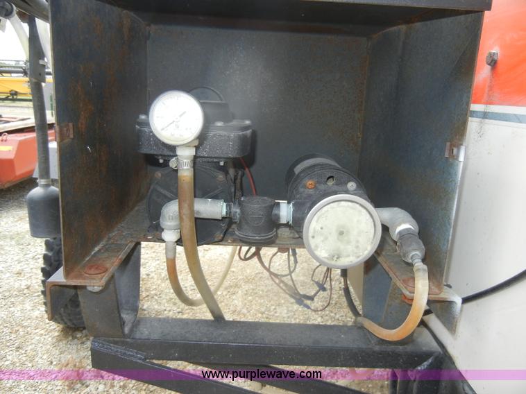 image for item D4401 1993 Melroe SpraCoupe 220 self propelled sprayer