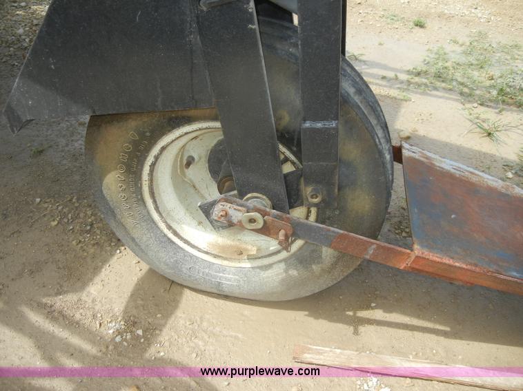 image for item D4401 1993 Melroe SpraCoupe 220 self propelled sprayer