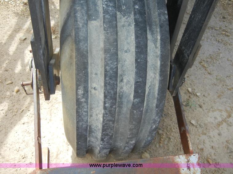 image for item D4401 1993 Melroe SpraCoupe 220 self propelled sprayer