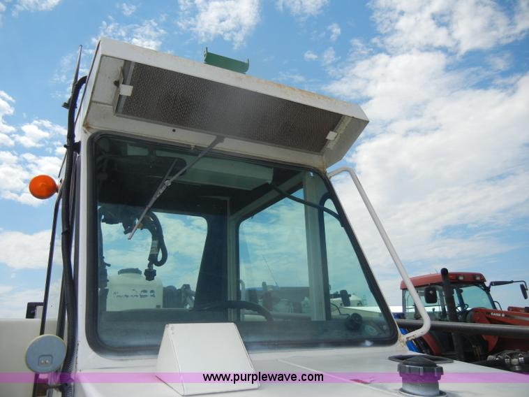 image for item D4401 1993 Melroe SpraCoupe 220 self propelled sprayer