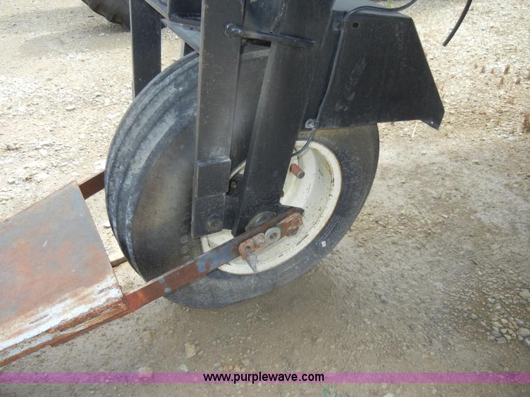 image for item D4401 1993 Melroe SpraCoupe 220 self propelled sprayer