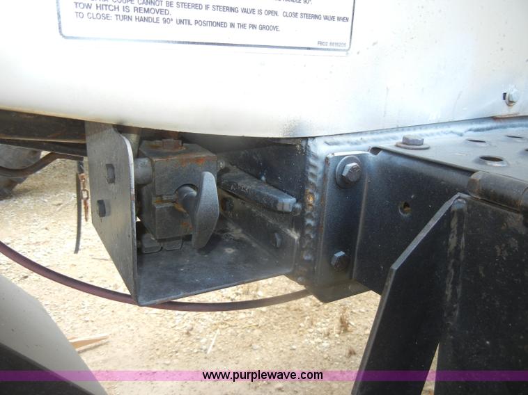 image for item D4401 1993 Melroe SpraCoupe 220 self propelled sprayer