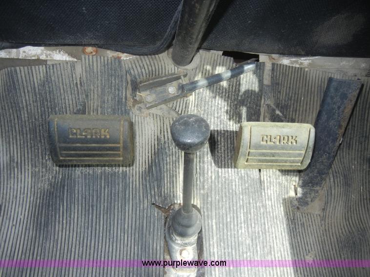 image for item D4401 1993 Melroe SpraCoupe 220 self propelled sprayer