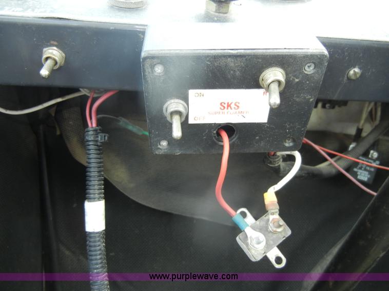 image for item D4401 1993 Melroe SpraCoupe 220 self propelled sprayer