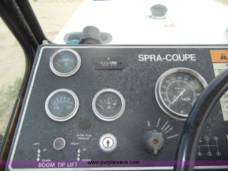 image for item D4401 1993 Melroe SpraCoupe 220 self propelled sprayer