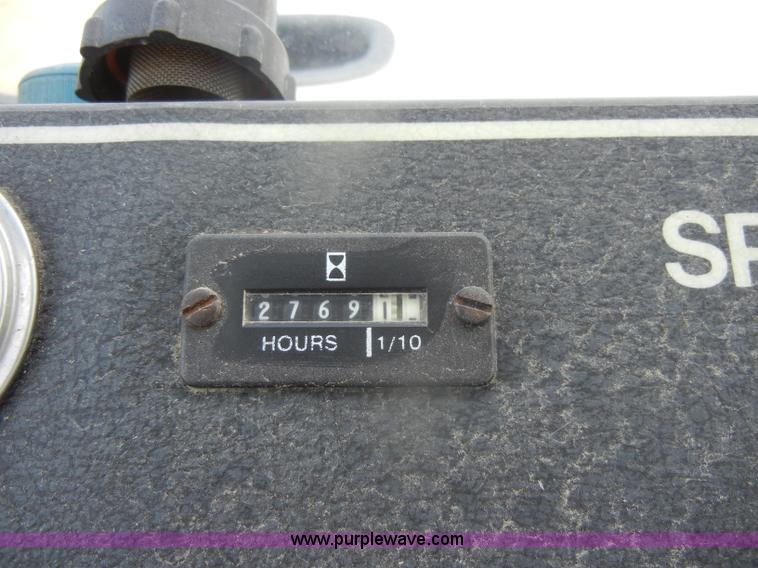 image for item D4401 1993 Melroe SpraCoupe 220 self propelled sprayer