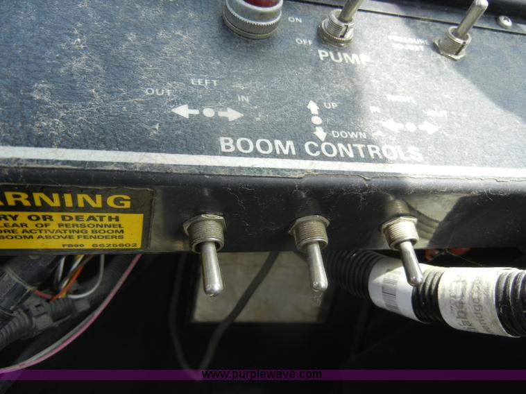 image for item D4401 1993 Melroe SpraCoupe 220 self propelled sprayer