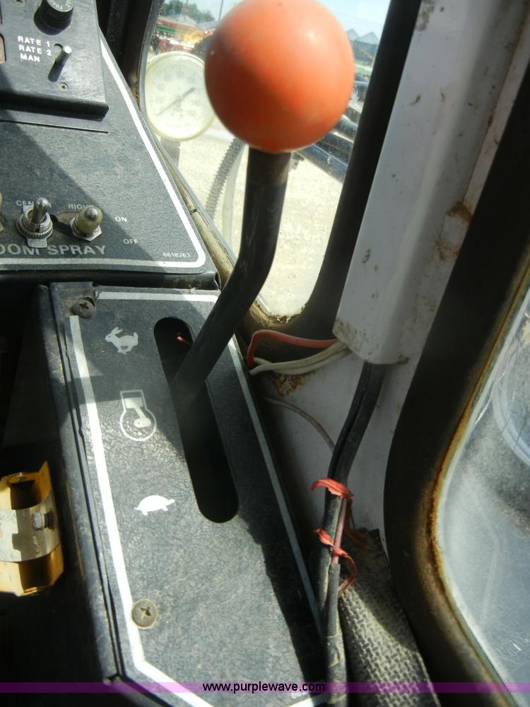 image for item D4401 1993 Melroe SpraCoupe 220 self propelled sprayer