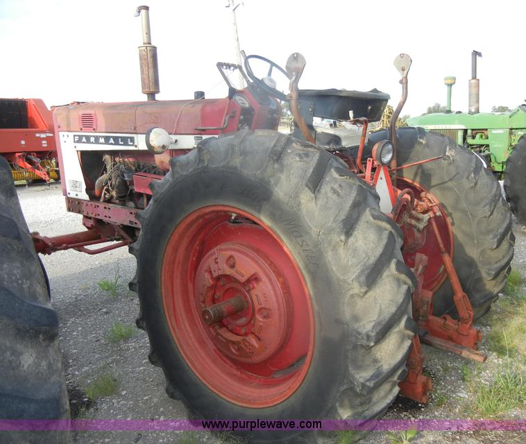 image for item D4406 1966 International Farmall 656 tractor