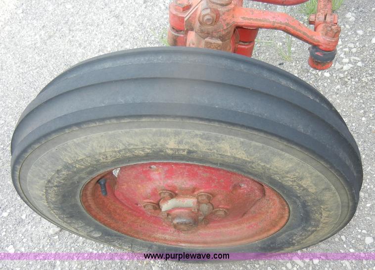 image for item D4406 1966 International Farmall 656 tractor