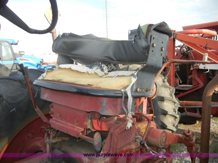 image for item D4406 1966 International Farmall 656 tractor