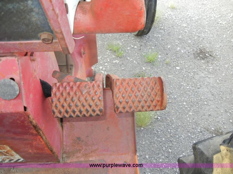 image for item D4406 1966 International Farmall 656 tractor