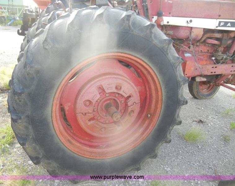 image for item D4406 1966 International Farmall 656 tractor