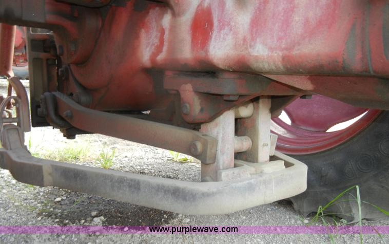 image for item D4406 1966 International Farmall 656 tractor
