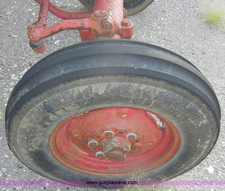 image for item D4406 1966 International Farmall 656 tractor