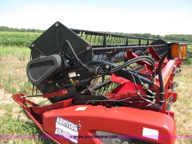 image for item E2001 2006 Case IH 2020 30' flex header