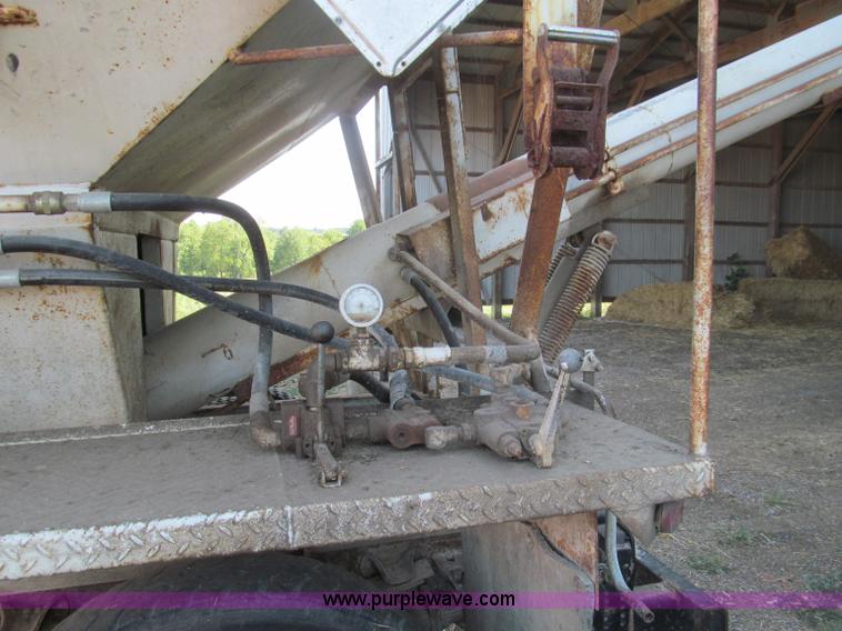 image for item F4542 1984 GMC TopKick 7000 fertilizer tender truck