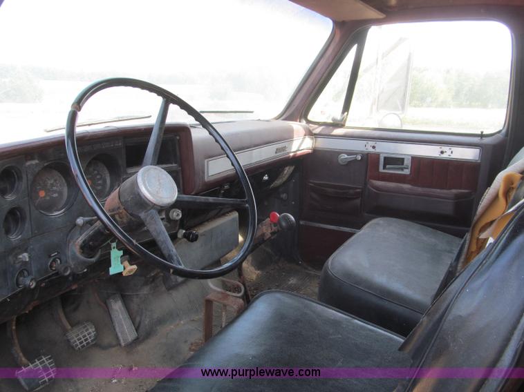 image for item F4542 1984 GMC TopKick 7000 fertilizer tender truck