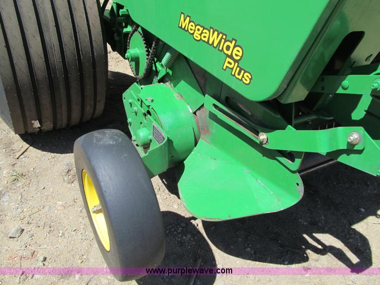 image for item F5504 2009 John Deere 568 round baler