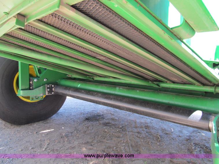 image for item F5504 2009 John Deere 568 round baler