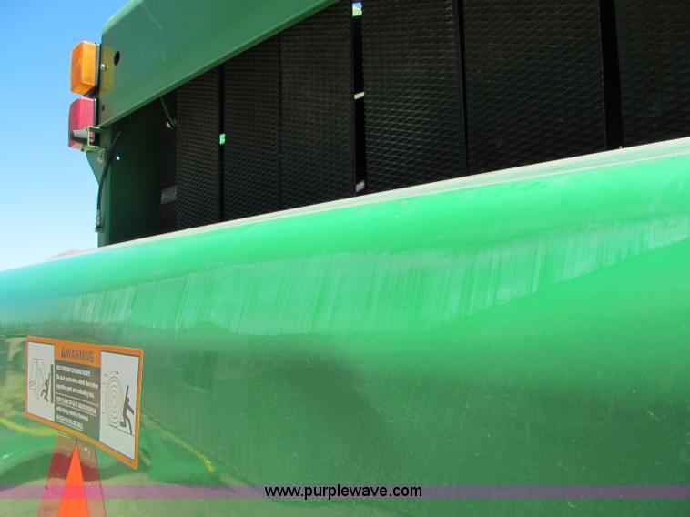 image for item F5504 2009 John Deere 568 round baler