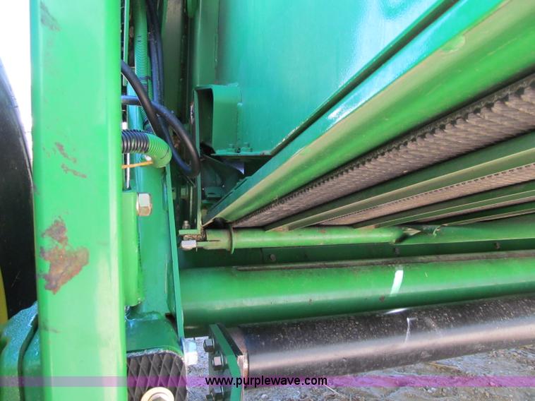 image for item F5504 2009 John Deere 568 round baler
