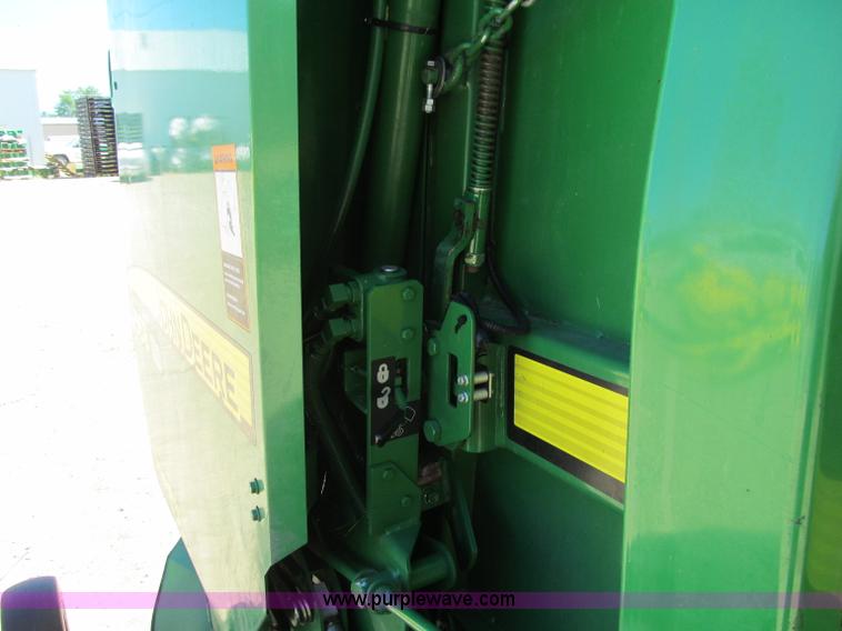 image for item F5504 2009 John Deere 568 round baler