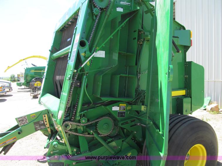 image for item F5504 2009 John Deere 568 round baler