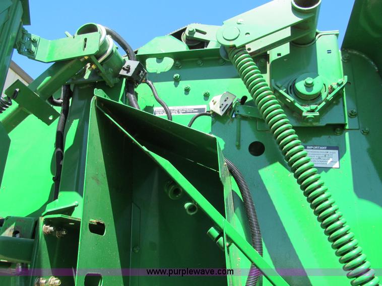image for item F5504 2009 John Deere 568 round baler