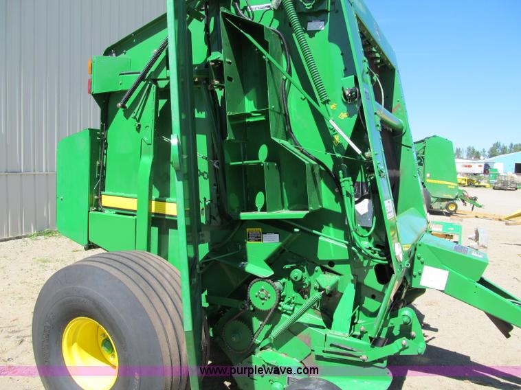 image for item F5504 2009 John Deere 568 round baler