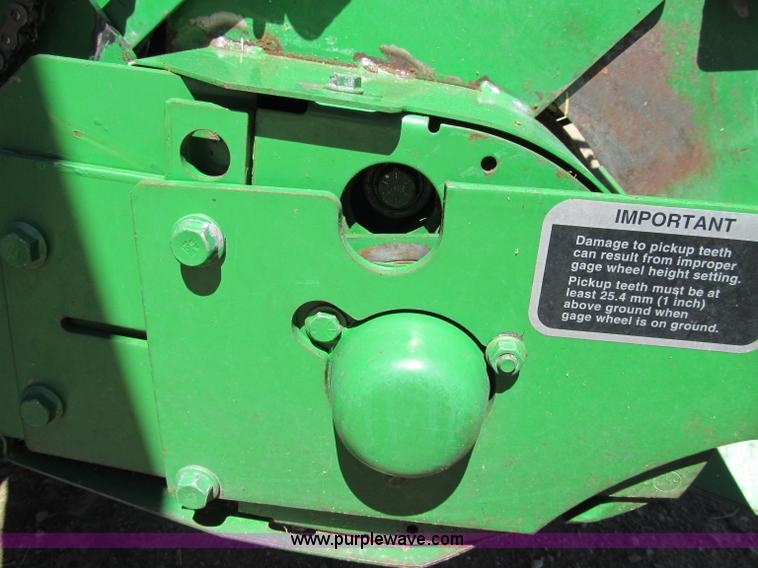 image for item F5504 2009 John Deere 568 round baler