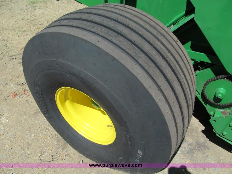 image for item F5504 2009 John Deere 568 round baler