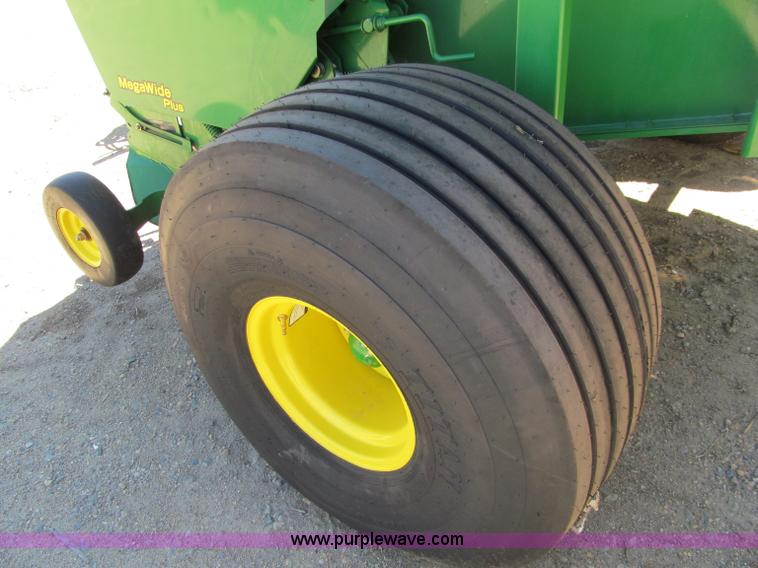 image for item F5504 2009 John Deere 568 round baler