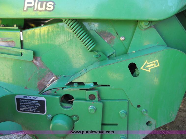 image for item F5504 2009 John Deere 568 round baler