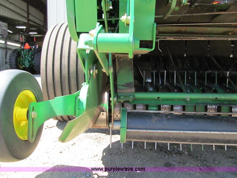 image for item F5504 2009 John Deere 568 round baler